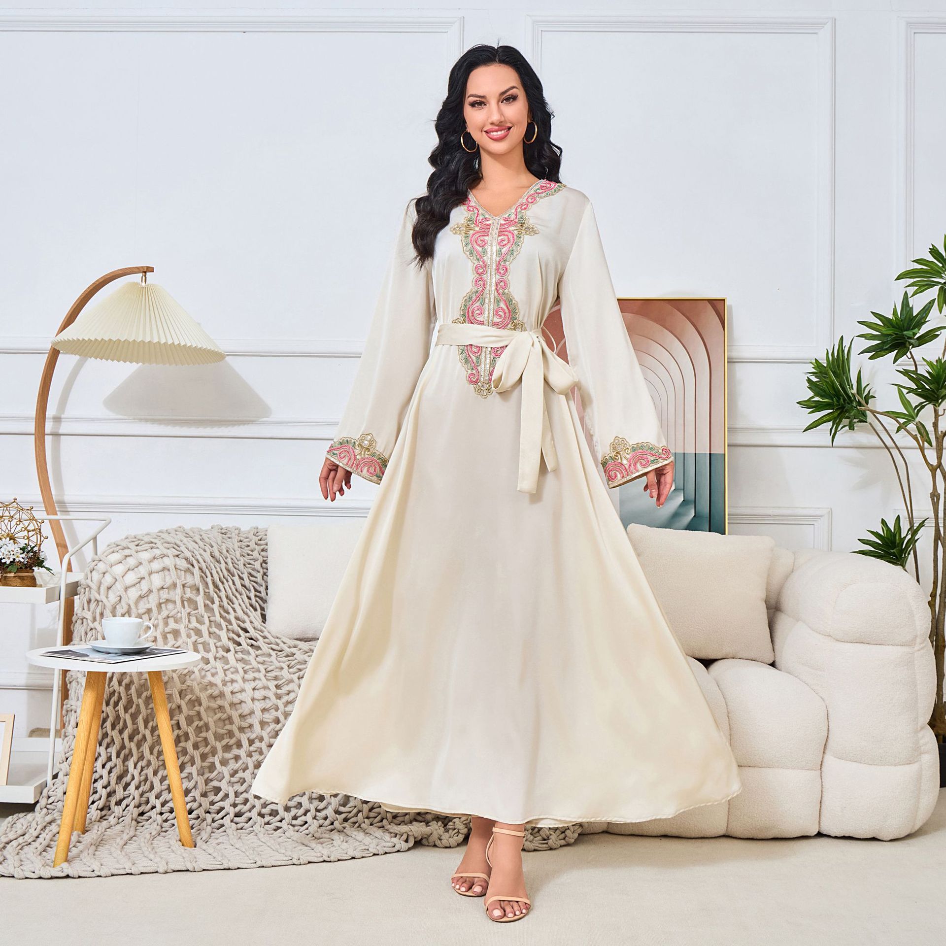 Arabian Clothing Beaded Embroi - Street Fashion Dubai recensie en prijs